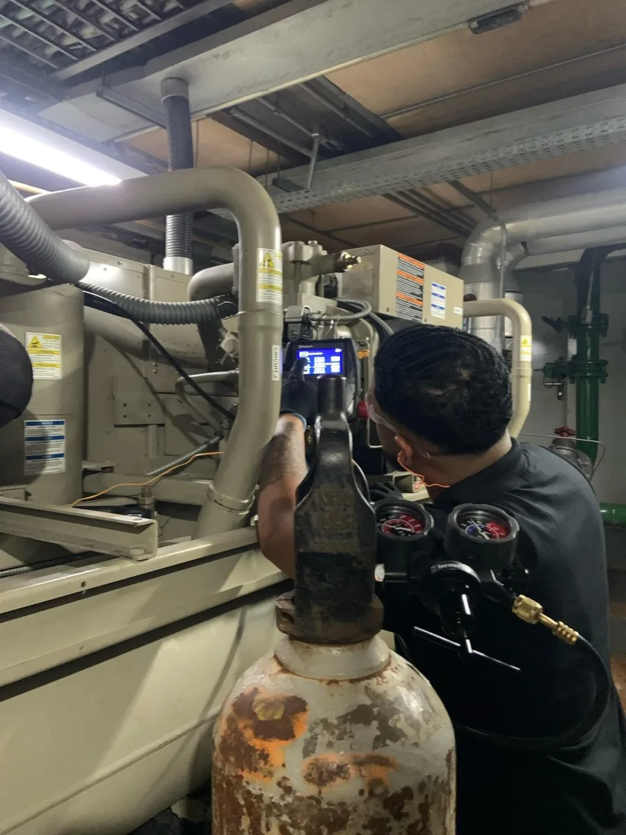 Técnico da Ice Clean Systems em atendimento